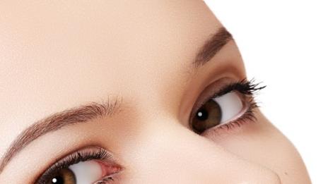 Ботокс в бутилка? Грим продуктите имат силата да прогонят бръчките