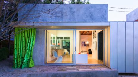 Спайдърмен си купи ексцентричен дом в Холивуд. Вижте го!