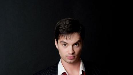 Г-н Чаровен може би е просто един обигран сваляч?