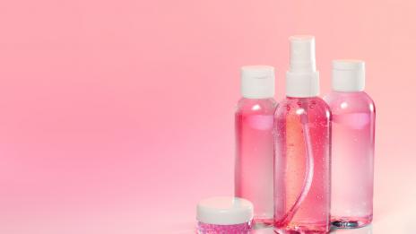 Как да използвате розова вода в грижата за косата?