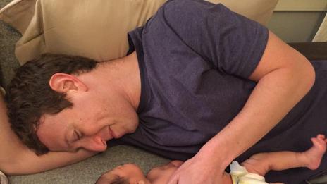 Зукърбърг сменя пелени, показа дъщеря си