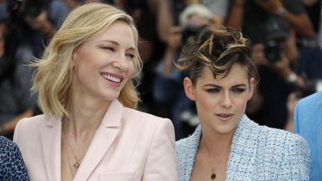 Звездите минаха по червения килим в Кан