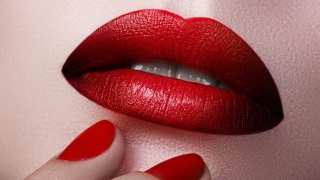 За изкусителни устни – омбре ефект