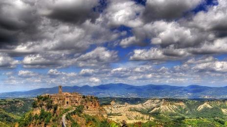Чивита ди Баньореджо – рушащият се град на хълма