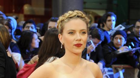 Скарлет без бельо в новия си филм