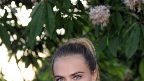 Родителите на Кара Делевин ѝ казали да се изнесе в свой дом