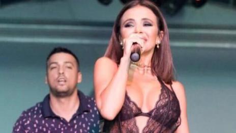 Чар или бедствие: Мария вече по бельо в клубовете