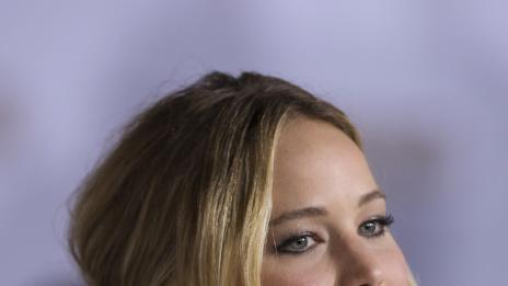 Дженифър Лорънс всъщност е необвързана