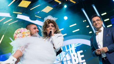 Русата Златка готова да роди дете на ММА боец