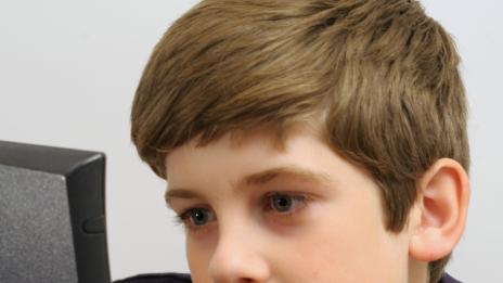 Училища изключват ученици заради порно