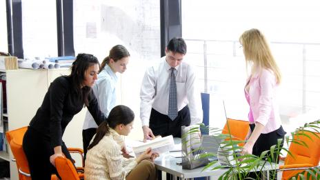 Жените предпочитат мъж за пряк началник