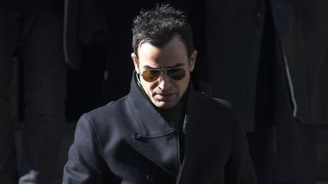 Теру „клекна“ и долетя обратно при Анистън