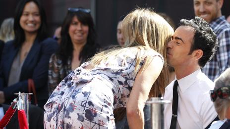 Дженифър и Джъстин отпразнуваха годежа си с Кортни Кокс