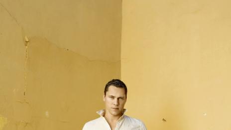 Tiesto прави шоу у нас през май
