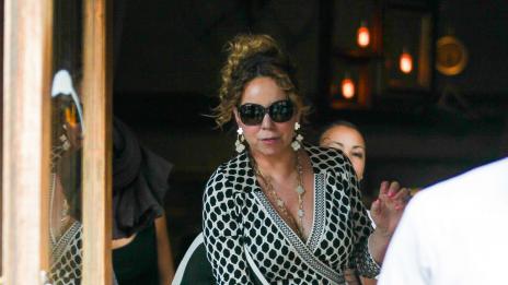 Изоставената Марая заведе близнаците си на пицария