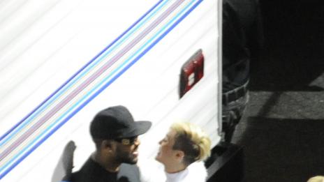 Майли Сайръс потвърди връзката си със своя музикален продуцент