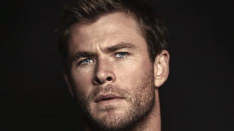 Крис Хемсуърт се задушава от Холивуд