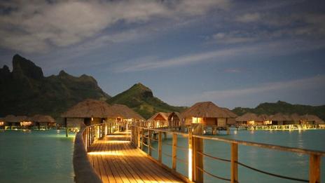 Вижте хотела, в който отседнаха младоженците Анистън и Теру