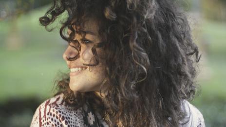 Във влажното време косата изисква специални грижи