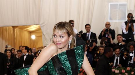 Майли Сайръс издава нов албум