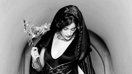 Венециански маски и още нещо