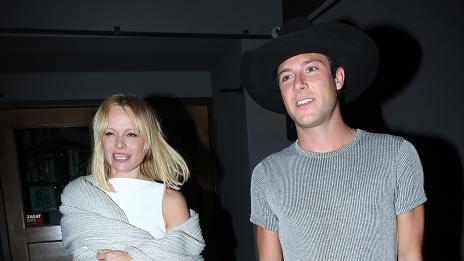 Памела Андерсън има нов мъж до себе си?