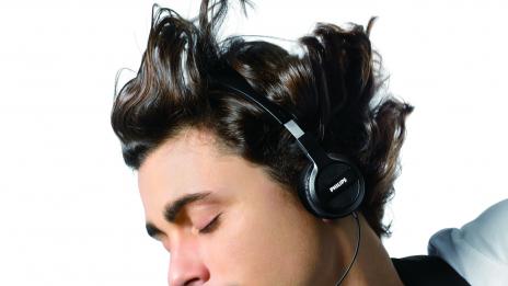 В крак с модните тенденции със слушалките на Philips