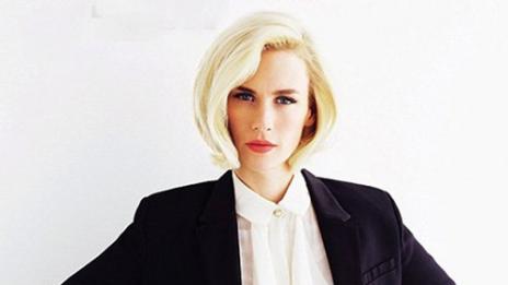 Щастливата самотна майка Дженюъри Джоунс