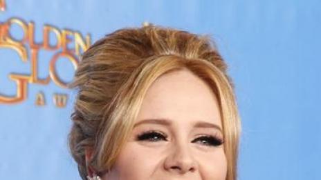 Адел лекува нерви с хипноза