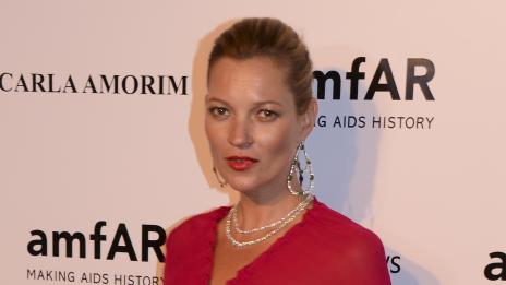 Кейт Мос платила 100 000 британски лири за неонов надпис с името си