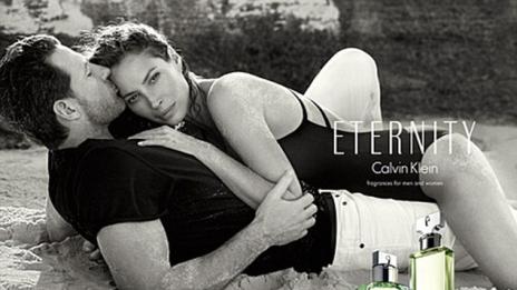 Кристи Търлингтън позира с мъжа си отново за Calvin Klein