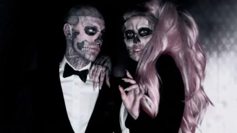 Самоуби се манекенът Зомби Бой