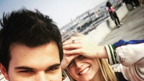 Дъщерята на покойната Кари Фишър е гадже с Тейлър Лаутнър?