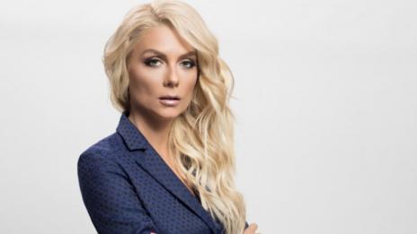 Трактористи и разголени ергени ухажват Венета Райкова