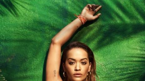 Рита Ора – секси и по бански