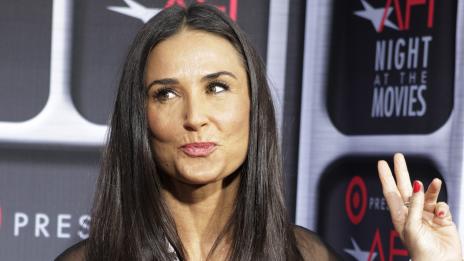 Деми Мур си падала по жени