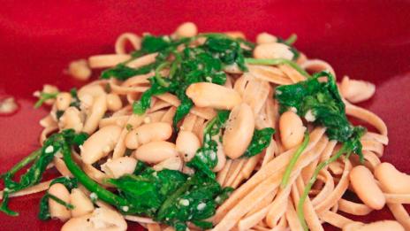 Лингуини с кейл и бял боб