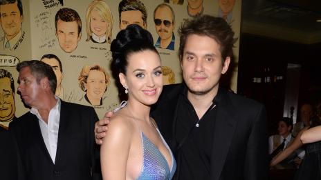 Кейти Пери се облече като Пепеляшка специално за Джон Майър