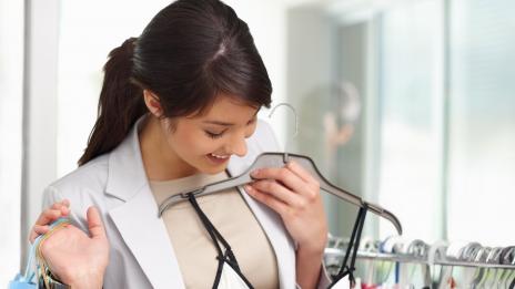 Какво си купуват жените?