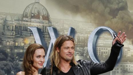 Бранджелина заведоха 6-те си деца в Берлин