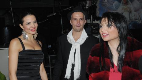 Райна ще роди дете, но първо трябва да срещне баща му