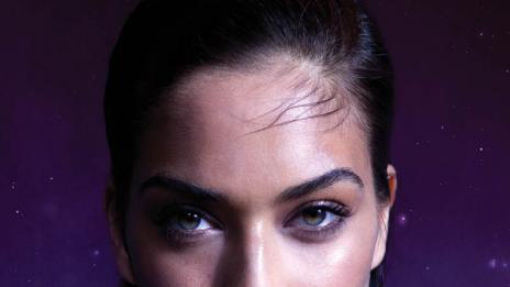 Шанина Шейк застава на пътя на слънцето