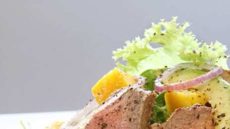 Топла италианска салата