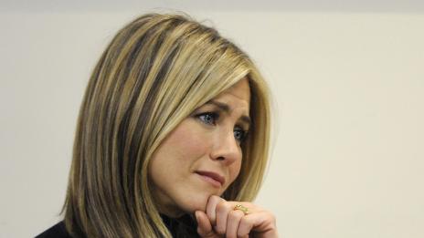 Дженифър Анистън си осинови кученце