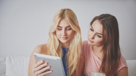 3 начина да се справите с приятелите, които не спират да се фукат