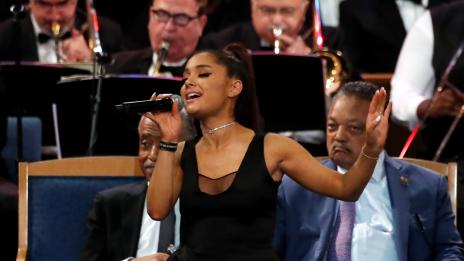 Ариана Гранде дари печалбата си от концерта в Атланта