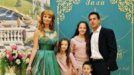 Миската Деси Гръблева роди за пети път