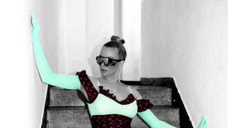 Фенове недоволстват от стайлинга на Емилия