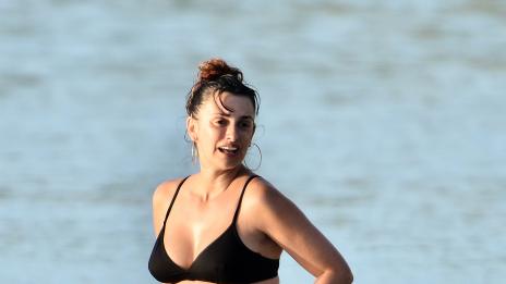 Пенелопе Крус дебютира  бременните си извивки