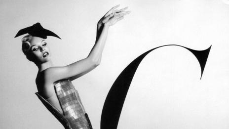 Кой е този модел на Victoria's Secret?